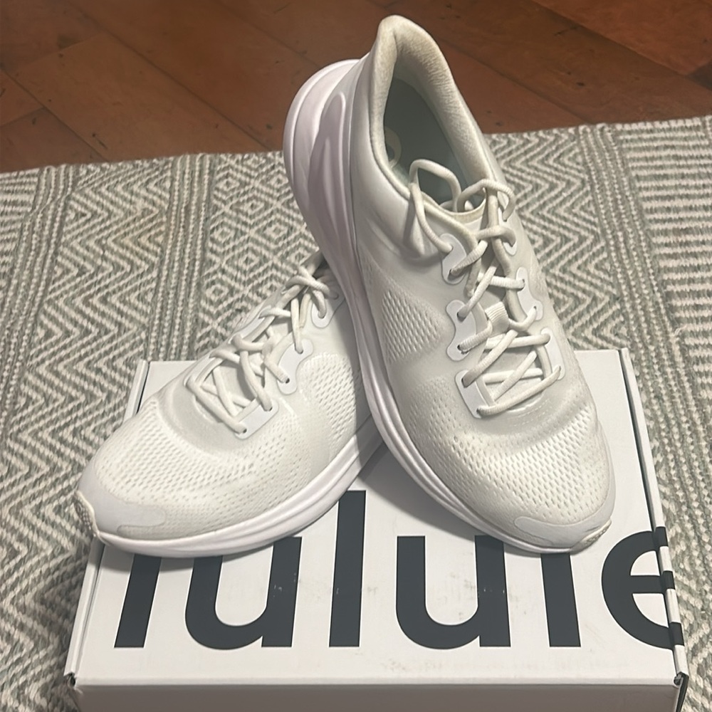 Lululemon BlissFeel Run White Athletic Sneakers Shoes Women’s size 9.5 LW9EF1S
